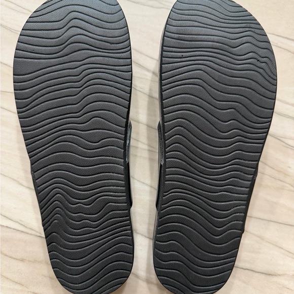 Reef Black Classic Flip Flop Sandals - Picture 2 of 2